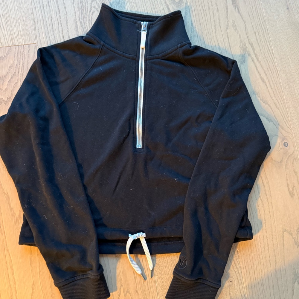 Vuori Cropped Black Sweatshirt